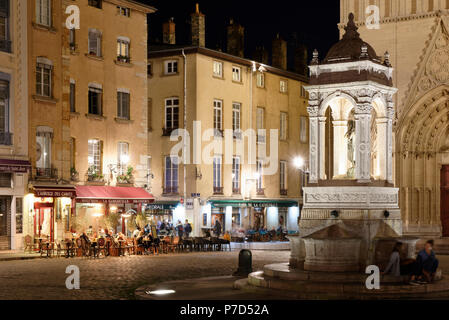 Place Saint-Jean, fountain, night view, Lyon, Auvergne-Rhône-Alpes, France Stock Photo
