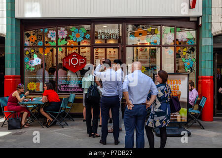 City of London Workers Queue For Lunch Time Food At A Vietnemese Restaurant, City of London, London, United Kingdom Stock Photo