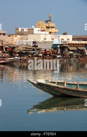 Colorful painted pirogues anchored in the fisherman's wharf of Saint-Louis-du-Sénégal Stock Photo