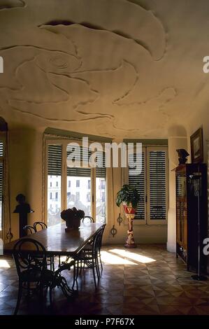 Spain, Barcelona. Casa Mila or La Pedrera. Modernist building designed by Antonio Gaudi between 1906 and 1912. Apartment of a bourgeois family. Inside view of the living room. Stock Photo