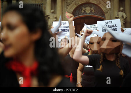 Pamplona, Spain. 05th July, 2018. Activists from PETA and AnimaNaturalis stage a protest in Pamplona on July 5, 2018 ahead of the San Fermin festival and its infamous running of the bulls. The organizations demand that the festival be stopped due to animal cruelty. Credit: Mikel Cia Da Riva/Pacific Press/Alamy Live News Stock Photo