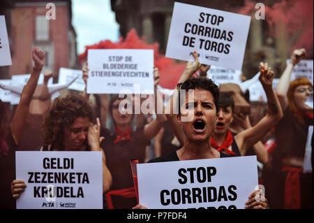 Pamplona, Spain. 05th July, 2018. Activists from PETA and AnimaNaturalis stage a protest in Pamplona on July 5, 2018 ahead of the San Fermin festival and its infamous running of the bulls. The organizations demand that the festival be stopped due to animal cruelty. Credit: Mikel Cia Da Riva/Pacific Press/Alamy Live News Stock Photo