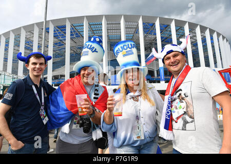 Nizhny Novgorod, Russia. 6th July, 2018. Fans are seen prior to the 2018 FIFA World Cup quarter-final match between Uruguay and France in Nizhny Novgorod, Russia, July 6, 2018. Credit: Liu Dawei/Xinhua/Alamy Live News Stock Photo