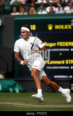 London, England - July 6, 2018.  Wimbledon Tennis:  Roger Federer in action during his third round match against Jan-Lennard Struff of Germany at Wimbledon today. Credit: Adam Stoltman/Alamy Live News Stock Photo