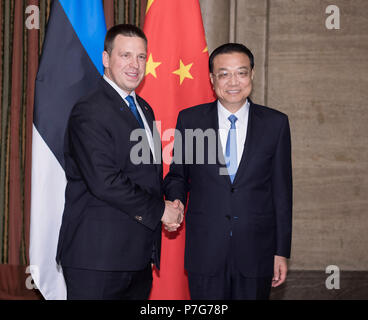 (180706) -- SOFIA, July 6, 2018 (Xinhua) -- Chinese Premier Li Keqiang meets with his Estonian counterpart Juri Ratas in Sofia, Bulgaria, July 6, 2018.  (Xinhua/Li Tao)(mcg) Stock Photo