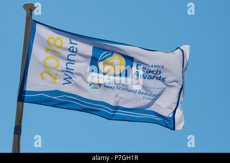 2018 winner Scotland's Beach Awards flag flying at Montrose beach, Angus, Scotland. Stock Photo