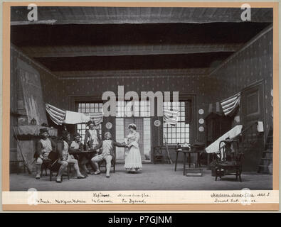 Carl Frank som Rissout, Erland Wagner som Vabontrain, Nils Arehn som Jolicoeur, Nils Personne som Lefèbvre & Johanne Dybwad som Cathérine i Madame Sans-Gêne, Dramatiska teatern 1902 254 Madame Sans-Gêne, Dramatiska teatern 1902. Föreställningsbild - SMV - H13 042 Stock Photo