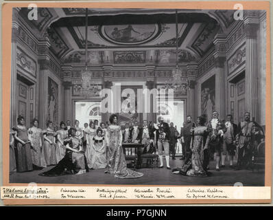 Valborg Hansson som Prinsessan Elise, Amanda Janson som Drottningen av Neapel, Ossian Hamrin som Polisministern, Axel Hansson som Fouché, Johanne Dybwad som Cathérine &  Nils Personne som Lefèbvre  i Madame Sans-Gêne, Dramatiska teatern 1902 254 Madame Sans-Gêne, Dramatiska teatern 1902. Föreställningsbild - SMV - H13 043 Stock Photo