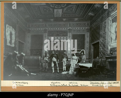 August Palme som Greve von Neipperg, Albion Örtengren som Napoleon, Carl Frank som De Saint Marsan, Johanne Dybwad som Cathérine &  Erland Wagner som De Lauriston i Madame Sans-Gêne, Dramatiska teatern 1902 254 Madame Sans-Gêne, Dramatiska teatern 1902. Föreställningsbild - SMV - H13 044 Stock Photo