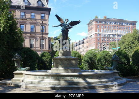 English: George Robert White Memorial, Public Garden, Boston, Massachusetts, USA. Sculptor: Daniel Chester French (April 20, 1850 – October 7, 1931). Architect: Henry Bacon (1866-1924). 30 August 2014, 10:46:22 170 George Robert White Memorial - Boston, MA - DSC08094 Stock Photo