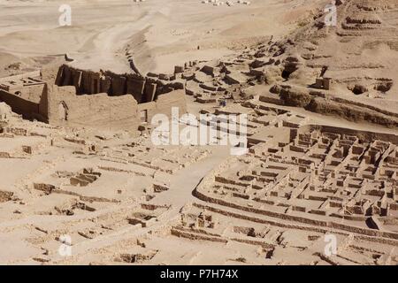 Egipto. Valle de los Reyes. Deir el-Medina, poblado egipcio fundado por Tutmosis I, faraón de la dinastía XVIII. Stock Photo