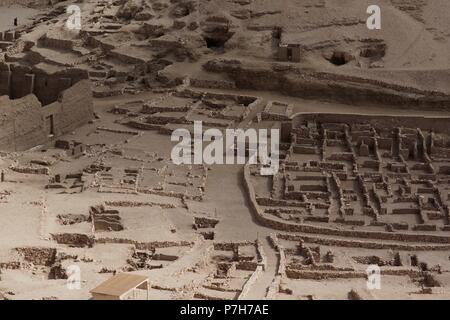 Egipto. Valle de los Reyes. Deir el-Medina, poblado egipcio fundado por Tutmosis I, faraón de la dinastía XVIII. Stock Photo