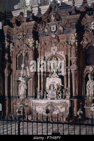 RETABLO DE LA CAPILLA DE LA VIRGEN DE LAS ANGUSTIAS - SIGLO XVIII. Author: José de Bada (1691-1755). Location: CATEDRAL-INTERIOR, GRANADA, SPAIN. Stock Photo