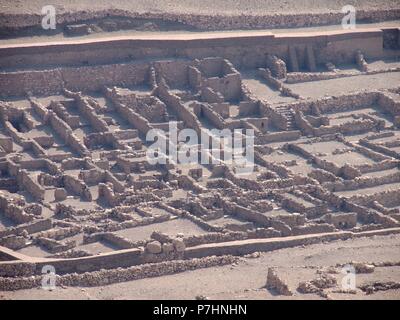 Egipto. Valle de los Reyes. Deir el-Medina, poblado egipcio fundado por Tutmosis I, faraón de la dinastía XVIII. Stock Photo