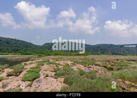 Lock and dam 12 Stock Photo - Alamy