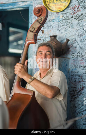 A band plays upbeat music in La Bodeguita del Medio, a popular restaurant and bar in Old Havana. It's most notable regular was Ernest Hemingway Stock Photo