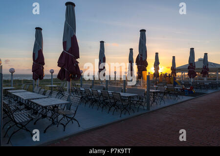 Germany, Lower Saxony, East Frisia, Juist, gastronomy on the beach promenade in the morning light. Stock Photo