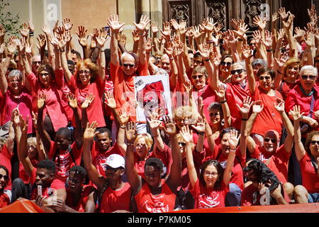 TURIN, ITALY  7th July  2018: FLASH MOB 'A red T-shirt to stop the bleeding of humanity'. Flash mob that was held at the same time throughout Italy to demonstrate in favor of migrants, especially children. Red is the color of the shirts of children who die at sea to reach Europe. Of red were dressed the three children drowned and whose bodies without life were recovered last June 29 in front of the Libyan coasts. Of red will be dressed more by the mothers, in the hope that, in the event of shipwreck, that color recall the attention of the rescuers.Credit: Michele D'Ottavio/Alamy Live News Stock Photo