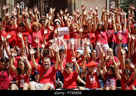 TURIN, ITALY  7th July  2018: FLASH MOB 'A red T-shirt to stop the bleeding of humanity'. Flash mob that was held at the same time throughout Italy to demonstrate in favor of migrants, especially children. Red is the color of the shirts of children who die at sea to reach Europe. Of red were dressed the three children drowned and whose bodies without life were recovered last June 29 in front of the Libyan coasts. Of red will be dressed more by the mothers, in the hope that, in the event of shipwreck, that color recall the attention of the rescuers.Credit: Michele D'Ottavio/Alamy Live News Stock Photo