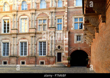 France, Haute Garonne, Toulouse, Assezat Hotel, Bemberg fundation, hotel courtyard and facades Stock Photo