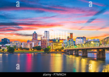 Portland, Oregon, USA skyline at dusk on the Willamette River. Stock Photo