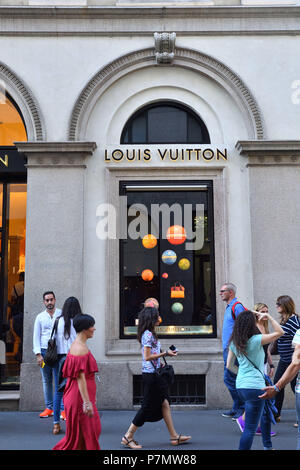 MONTENAPOLEONE Louis Vuitton