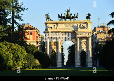 Italy, Lombardy, Milan, Sempione park (parco Siempone), Simplon Gate (Porta Sempione), marked by a landmark triumphal arch called Arch of Peace (Arco della Pace) built by architect Luigi Cagnola In 1807 under the Napoleonic rule Stock Photo