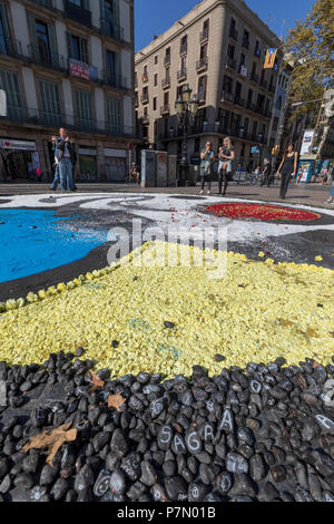 Tourists along La Rambla, Barcelona, Catalonia, Spain Stock Photo