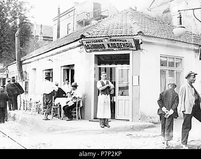 Српски / srpski: Kafane u Beogradu, početkom 20 veka - Restoran pivnica 'Bajlonov Kladenac' u Karadjordjevoj 22 . between 1900 and 1940 330 Restoran pivnica &quot;Bajlonov Kladenac&quot; Stock Photo