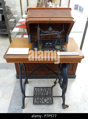 English: Exhibit in the Bennington Museum - Bennington, Vermont, USA. This work is in the  because the artist died more than 70 years ago. Photography was permitted in the museum without restriction. 28 February 2015, 13:01:24 345 Sewing machine, The Howe Machine Company, Bridgeport CT, c. 1870, cast iron, steel, wood - Bennington Museum - Bennington, VT - DSC08590 Stock Photo