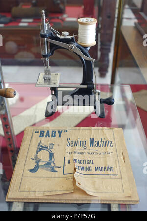 English: Exhibit in the Bennington Museum - Bennington, Vermont, USA. This work is in the  because the artist died more than 70 years ago. Photography was permitted in the museum without restriction. 28 February 2015, 13:02:56 31 Baby sewing machine, undated - Bennington Museum - Bennington, VT - DSC08602 Stock Photo