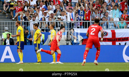 England's Harry Maguire (centre) celebrates scoring his side's first goal of the game during the FIFA World Cup, Quarter Final match at the Samara Stadium. Stock Photo