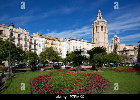 Plaza de la Reina with the El Micalet bell tower and Valencia Cathedral Stock Photo