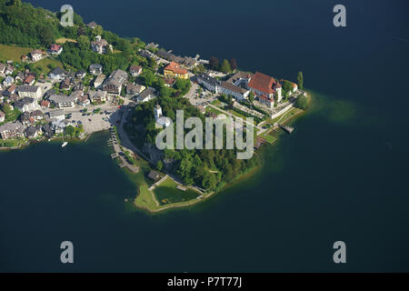 AERIAL VIEW. Picturesque village of Traunkirchen on the lakeshore of Traunsee. District of Gmunden, Upper Austria, Austria. Stock Photo