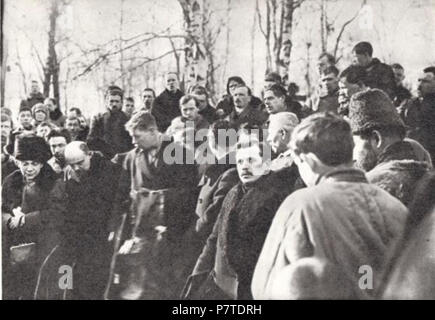 :  . .,  . .    ..   . English: Vladimir Lenin, Anna Elizarova at the funeral of Mark Elizarov at the Volkovo cemetery. 13 March 1919 166 Funeral of Mark Elizarov 1 Stock Photo