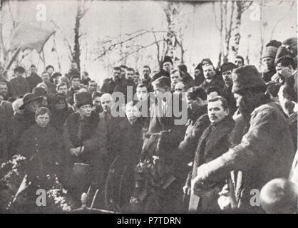 :  . .,  . .    ..   . English: Vladimir Lenin, Anna Elizarova at the funeral of Mark Elizarov at the Volkovo cemetery. 13 March 1919 166 Funeral of Mark Elizarov 4 Stock Photo