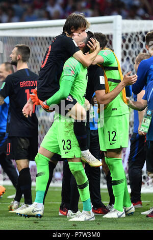 Sochi, Eussia. 07th July, 2018. final jubilation Luka MODRIC (CRO) with Danijel SUBASIC (goalkeeper CRO) after winning the penalty shoot-out. Action. Russia (RUS) - Croatia (CRO) 5-6 iE Quarterfinals, Round of Eight, Game 59 on 07.07.2018 in Sochi, Sochi Fisht Stadium. Football World Cup 2018 in Russia from 14.06. - 15.07.2018. | usage worldwide Credit: dpa/Alamy Live News Stock Photo