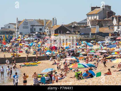 Lyme Regis, Dorset, UK. 8th July 2018.  UK Weather: Another scorching hot and sunny Sunday in Lyme Regis. The Jurassic Coast roasts again as visitors and locals flock to the beach on yet another sizzling Sunday on the south coast. Credit:  Celia McMahon/Alamy Live News Stock Photo