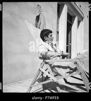 Frankreich, Lavandou: Menschen [Lokalisierung unsicher]; Erika Mann. 1933 70 CH-NB - Frankreich, Lavandou- Menschen Lokalisierung unsicher - Annemarie Schwarzenbach - SLA-Schwarzenbach-A-5-08-243 Stock Photo