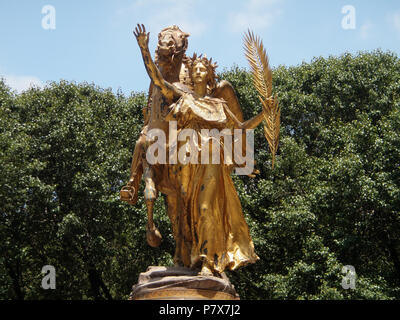 English: Statue in Grand Army plaza at the southeast corner of Central Park. It is located by The Plaza Hotel. It is very pretty. It was taken in the summer of 2009. 6/5/09 63 Central Park Statue Stock Photo