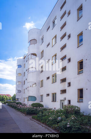 Berlin. Siemensstadt, 1927–31, Jungfernheideweg, Wohnhaus 'Panzerkreuzer' von Hans Scharoun im Stil des Neuen Bauens/International Style. Stock Photo