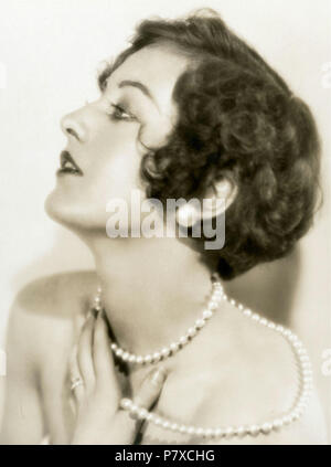 English: Joan Crawford . circa 1930 332 RH Louise Crawford Stock Photo