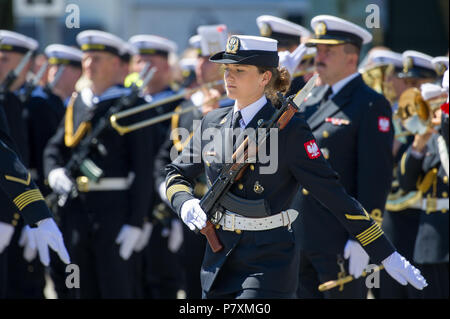 Polish Navy Honour Guard unit during the celebration of 100th anniversary of Polish Navy in Gdynia, Poland. June 24th 2018 © Wojciech Strozyk / Alamy  Stock Photo