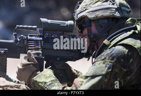 180706-M-PG096-1036 MARINE CORPS BASE CAMP PENDLETON, Calif. (July 6, 2018) Canadian Army Sdt. Tondreau Blanchet, a machine gunner with the Royal 22e Régiment, fires his weapon at a live-fire range during Rim of the Pacific (RIMPAC) exercise at Marine Corps Base Camp Pendleton, California, July 6, 2018. The training provided a dynamic environment, challenging leaders at the fire team and squad level by requiring the soldiers to react to pop-up targets in a tactical setting. RIMPAC provides high-value training for task-organized, highly-capable Marine Air-Ground Task Force and enhances the crit Stock Photo