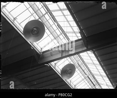 Nederlands: Beschrijving Apollohal Het interieur van sport- en tentoonstellingsgebouw Apollohal, Stadionweg 1-5. Documenttype foto Vervaardiger Guermonprez, Paul Collectie Collectie Paul Guermonprez Datering 1934 Geografische naam Stadionweg Gebouw Apollohal Inventarissen http://archief.amsterdam/archief/10016 Afbeeldingsbestand 010016000148 Generated with Dememorixer . 1934 305 Paul Guermonprez, Afb 010016000148 Stock Photo