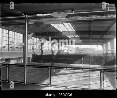 Nederlands: Beschrijving Apollohal Het interieur van sport- en tentoonstellingsgebouw Apollohal, Stadionweg 1-5. Documenttype foto Vervaardiger Guermonprez, Paul Collectie Collectie Paul Guermonprez Datering 1934 Geografische naam Stadionweg Gebouw Apollohal Inventarissen http://archief.amsterdam/archief/10016 Afbeeldingsbestand 010016000150 Generated with Dememorixer . 1934 305 Paul Guermonprez, Afb 010016000150 Stock Photo