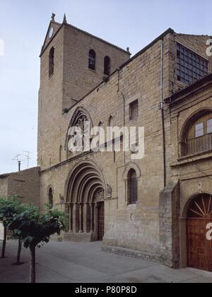 FACHADA DE LA IGLESIA DE SAN PEDRO. Location: ST. PETER'S CHURCH, OLITE, NAVARRA, SPAIN. Stock Photo