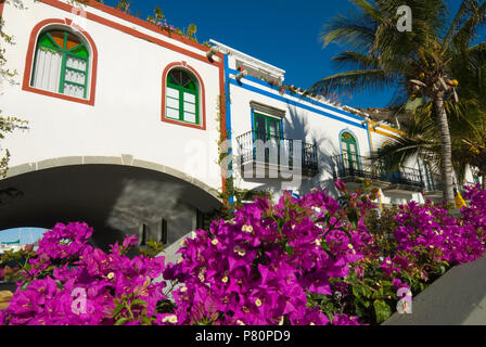 Spain - Canary Islands - Gran Canaria - Puerto de Mogan - Waterfront houses with bougainvillea. Stock Photo
