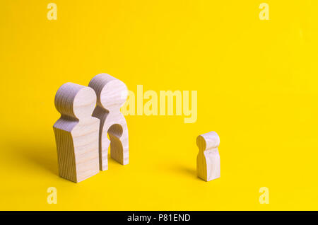 Wooden figures of a man and a woman with a void inside the body in the form of a child. Infertility in a couple. Loss of a single child. Medical probl Stock Photo
