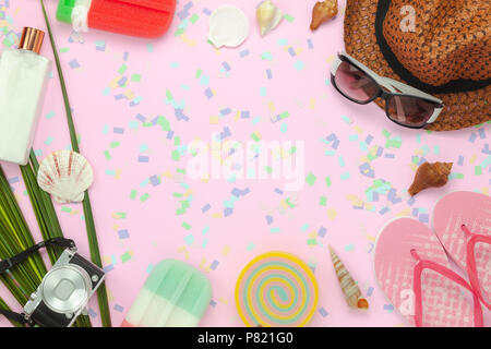 Table top view aerial image of summer & travel beach holiday in the season background concept.Flat lay sun block protection lotion & decoration for tr Stock Photo